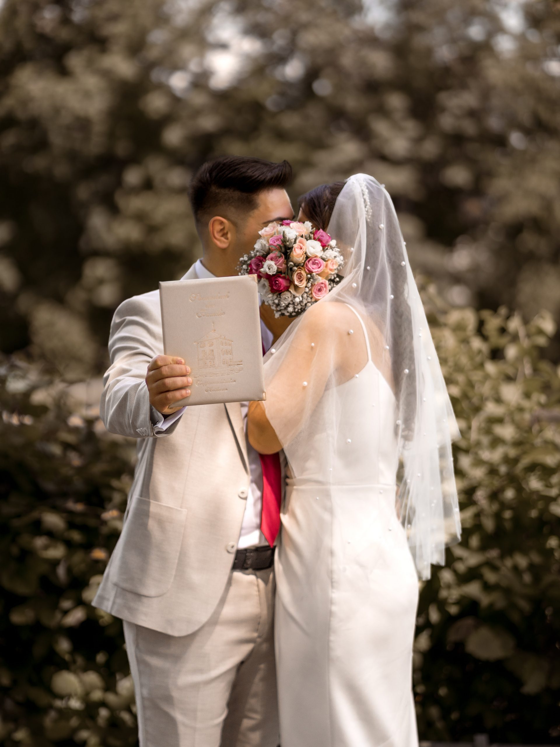 Standesamtliche Hochzeit im Literaturhaus Heilbronn – Kristina und Can mit Hochzeitsurkunde